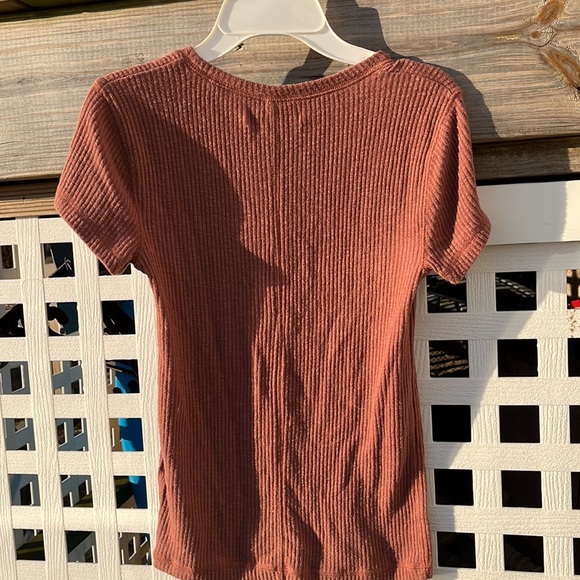 Abercrombie Form-Fitting Tee - Picture 4 of 5